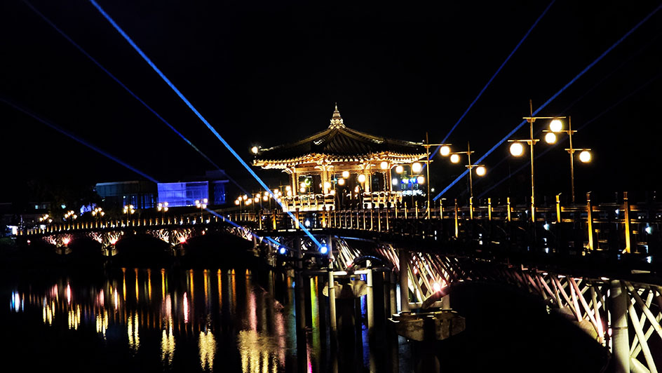 Puente Wolyeong en Andong de noche