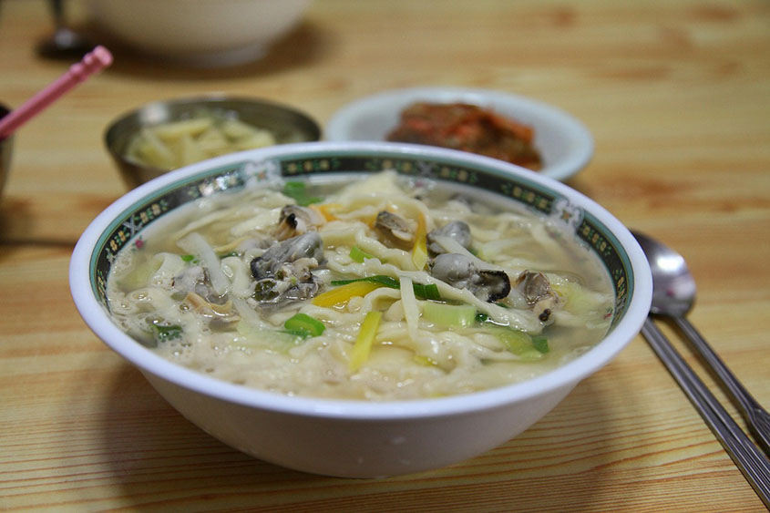 Kalguksu, una de las sopas más tradicionales que comer en Corea del Sur
