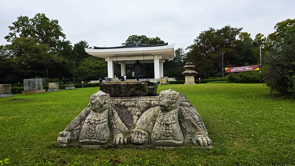 Escultura de dos tortugas de piedra - Qué ver en Gyeongju