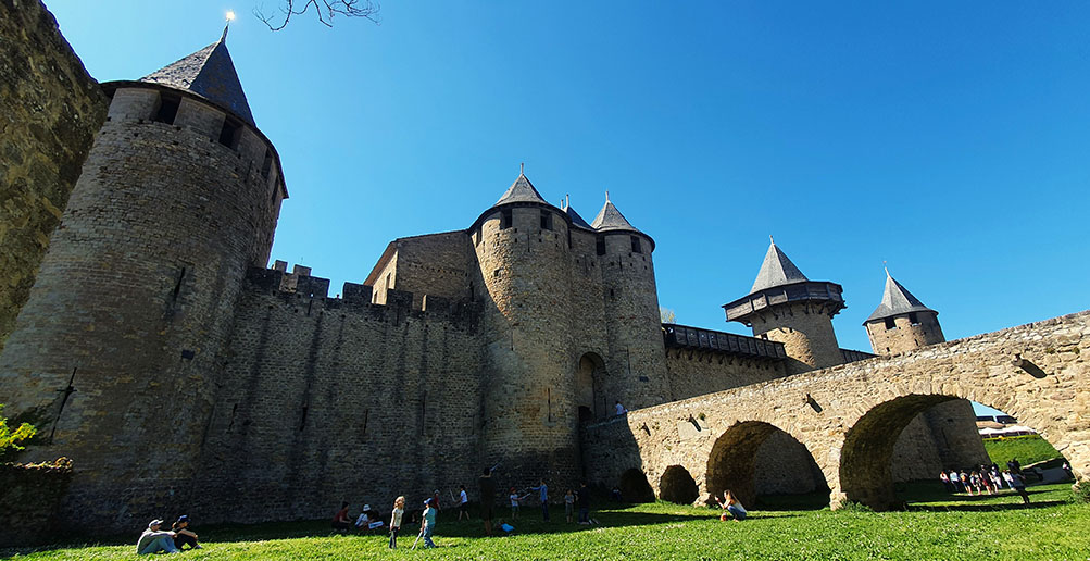 Torres del Castillo, puente de piedra y la fosa - Qué ver en Carcassonne