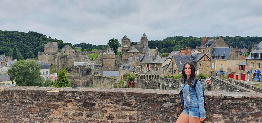 Asomada con las torres de la fortaleza de fondo - Ruta por la Bretaña Francesa