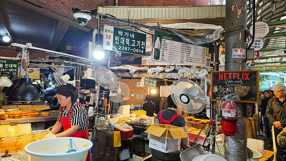 Puestos de comida en Gwangjang Market - Qué ver en Seúl