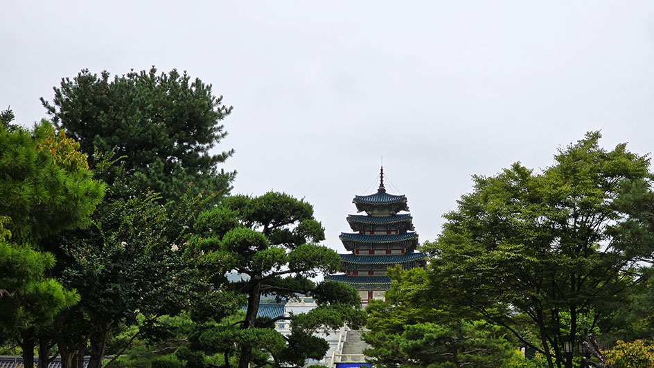 Pagoda entre árboles - Qué ver en Seúl