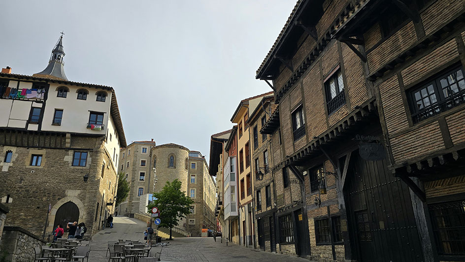 Edificios medievales en una plaza - Qué ver en Vitoria-Gasteiz