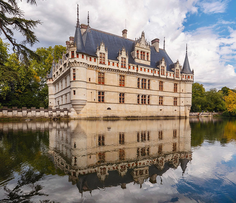 Castillo de Azay-le-Rideau y su reflejo - Castillos más bonitos del Valle del Loira