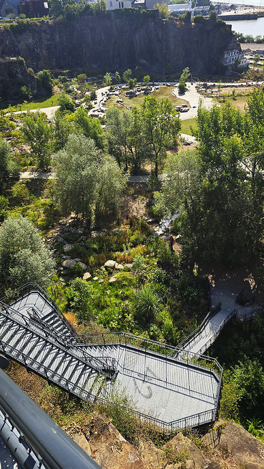 Escaleras hacia el Jardín Extraordinario