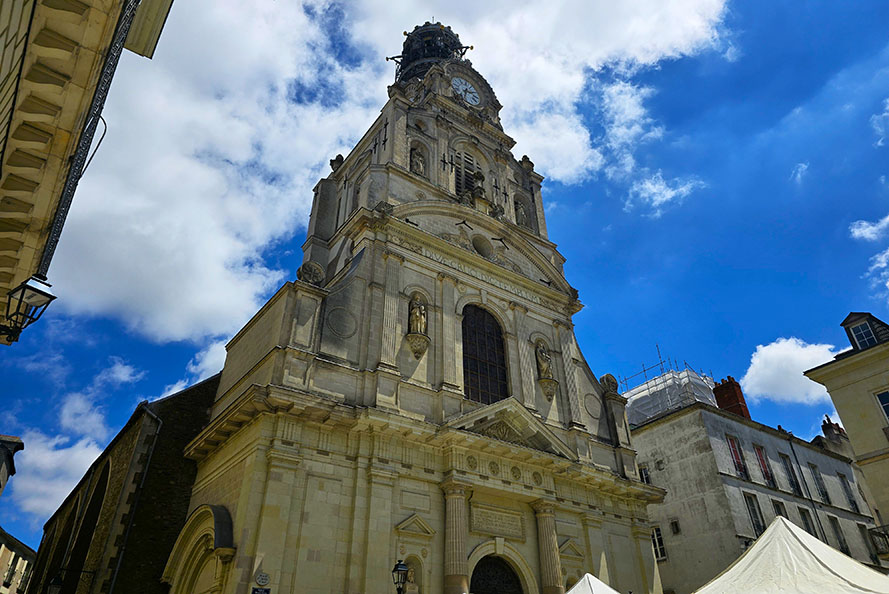 Fachada de la Iglesia Sainte-Croix
