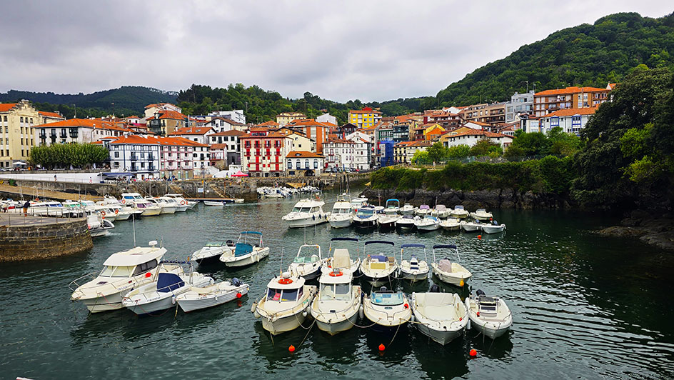 Pueblo de Mundaka visto desde el puerto
