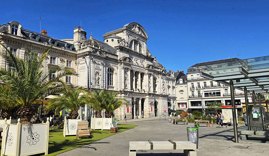El Gran Teatro de Angers en la Plaza du Ralliement