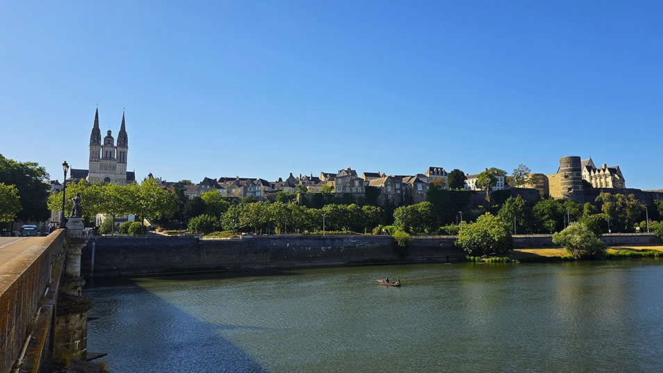 Panorámica del centro histórico de Angers desde La Doutre